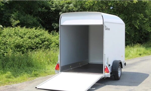 0055 Debon Roadster 300 Van