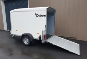 Debon Roadster 255 multifunctionele gesloten aanhanger