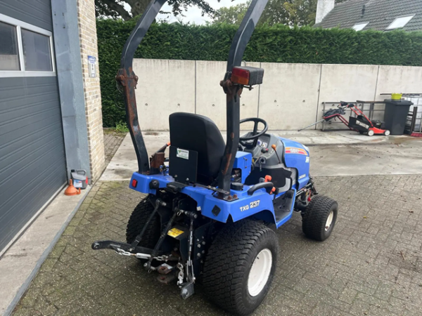 ISEKI TXG 237 incl. frontschuif